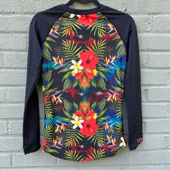 NWT Woman’s Dakine Long Sleeve Rash Guard SPF 50 | Tropical design | Size Medium - Picture 4 of 7